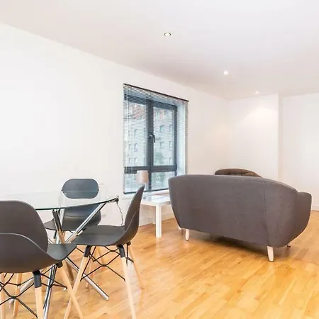 Apartment Amazing With Waterside Views!
