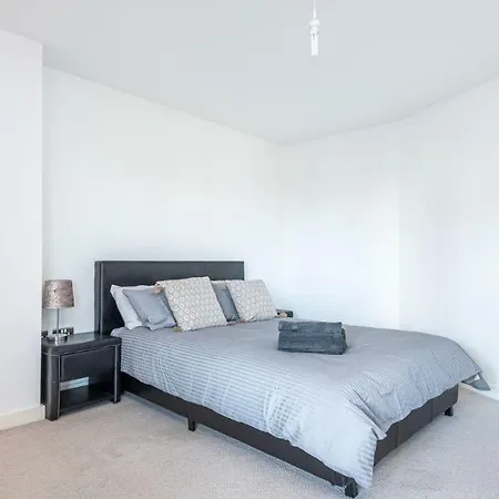Apartment Amazing With Waterside Views! *